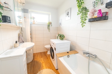Willkommen in Ihrem neuen Zuhause – 3-Zimmer-Wohnung mit Wohlfühlcharakter - Badezimmer