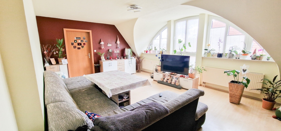 Wohnzimmer - Ihr neues Zuhause: Helle, großzügige Wohnung in ruhiger Umgebung