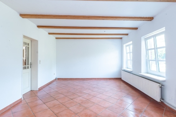 Pferdehaltung möglich! Süßes Reetdachhaus sucht neuen Eigentümer. - Wohnzimmer