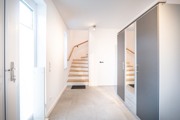 Neubau EG Flur - Hochwertige Haushälfte mit Gartenanteil und Dachterrasse!