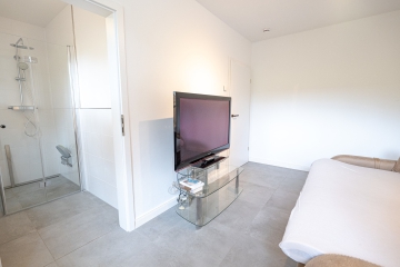 Neubau EG Zimmer und Bad - Hochwertige Haushälfte mit Gartenanteil und Dachterrasse!