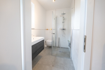 Neubau Badezimmer - Hochwertige Haushälfte mit Gartenanteil und Dachterrasse!