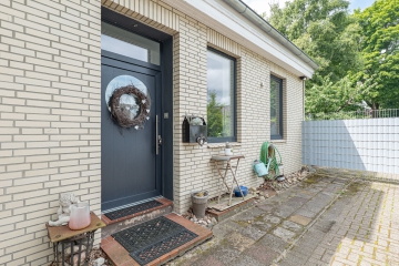 Eingang - Reserviert – Stilvoll. Modern. Besonders. Traumhaus mit großem Grundstück in Bremervörde!