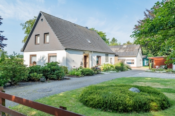 Vorderansicht - Großzügiges Einfamilienhaus im Grünen – ideal für Familie, Tiere & Hobbys