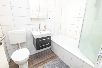 Badezimmer - Lichtdurchflutete 3-Zimmer-Wohnung in bester Lage am Pferdemarkt!