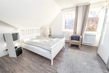 Schlafzimmer - Lichtdurchflutete 3-Zimmer-Wohnung in bester Lage am Pferdemarkt!