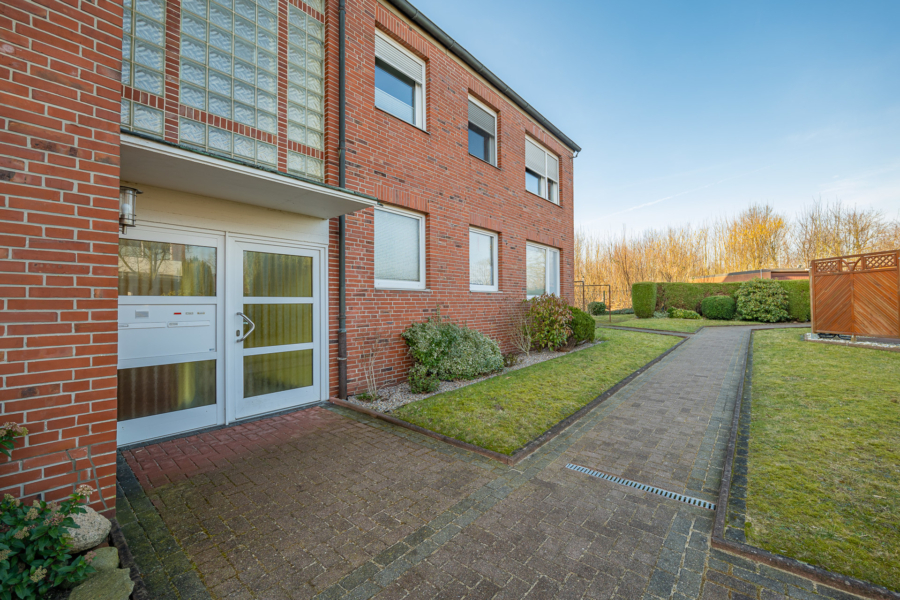 Vermietete 4-Zimmer Erdgeschosswohnung in gepflegtem Mehrfamilienhaus. Mit Terrasse und Garage! - Eingangsbereich