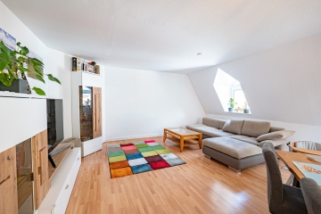 Zentral wohnen über mehrere Ebenen! Zwei Balkone und viel Platz!, 21682 Stade, Maisonettewohnung