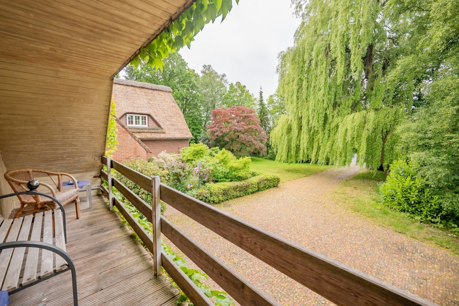 Loggia Wohnhaus 2 - Anwesen mit 3 Häusern – ideal für Mehrgenerationen oder als Kapitalanlage