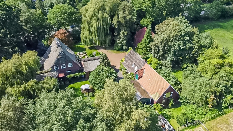 Luftbilder - Anwesen mit 3 Häusern – ideal für Mehrgenerationen oder als Kapitalanlage