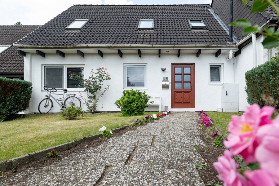 Einfamilienhaus mit idyllischem Garten und durchdachter Raumaufteilung - Herzlich Willkommen!