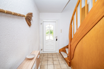 Zweifamilienhaus mit großem Garten in Jever – ideal für Familien oder Kapitalanleger - Eingangsbereich