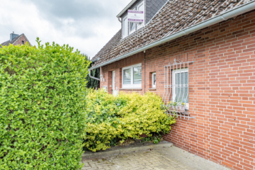 Zweifamilienhaus mit großem Garten in Jever – ideal für Familien oder Kapitalanleger - Außenansicht