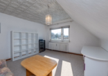Schlafzimmer 2 OG - Ruhig. Grün. Flexibel. – Vielseitiges Zuhause für Generationen oder neue Wohnkonzepte!