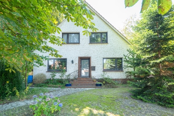 Vorderansicht Haupthaus - Ruhig. Grün. Flexibel. – Vielseitiges Zuhause für Generationen oder neue Wohnkonzepte!