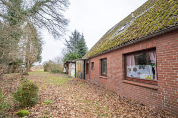 Idyllisches Einfamilienhaus mit großem Garten und Naturblick in ruhiger Lage - Rückseite