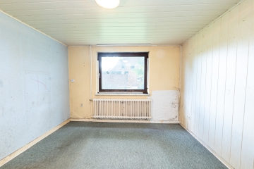 Ein Rohdiamant im Grünen – das perfekte Projekt für Handwerker und Visionäre! - Schlafzimmer EG