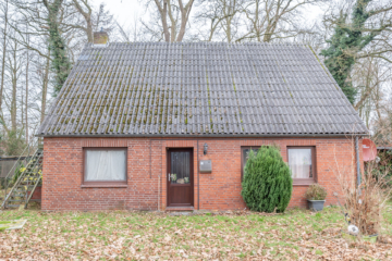 Idyllisches Einfamilienhaus mit großem Garten und Naturblick in ruhiger Lage - Außenansicht