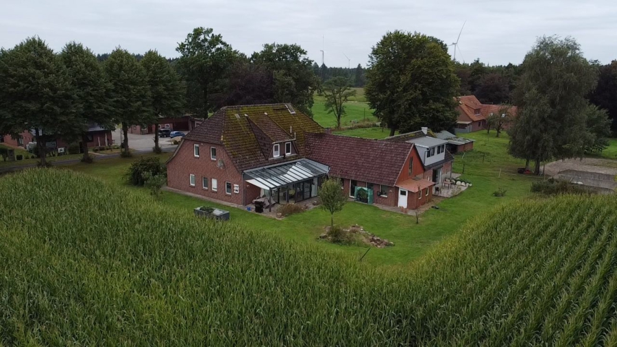 Modernisiertes Mehrfamilienhaus mit 4 Wohneinheiten. Ladestation, PV-Anlage und vieles mehr! - Drohnenansicht