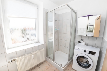 Badezimmer - Großzügige 3-Zimmer-Wohnung mit überdachter Dachterasse