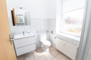 Badezimmer - Großzügige 3-Zimmer-Wohnung mit überdachter Dachterasse