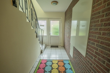 Gepflegte 3-Zimmer-Erdgeschosswohnung mit Terrasse in ruhiger Wohnlage - Eingang ins Treppenhaus