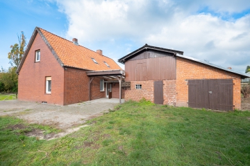 Ein Haus, das seine Geschichte weiterschreiben möchte, 21745 Hemmoor / Basbeck, Einfamilienhaus