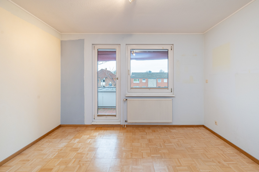 Charmante 3-Zimmer-Dachgeschosswohnung im Herzen von Stade – Ihr neues Zuhause oder Kapitalanlage! - Zimmer mit Balkon