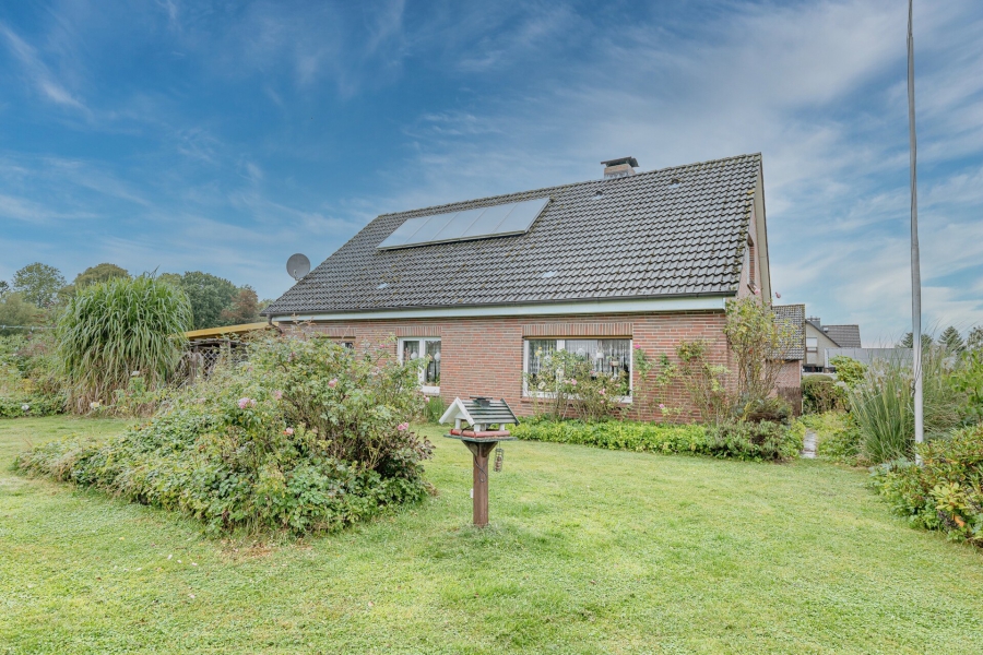 Außenansicht - Einfamilienhaus mit massig Platz! Solaranlage, Garage, Wintergarten und vieles mehr!