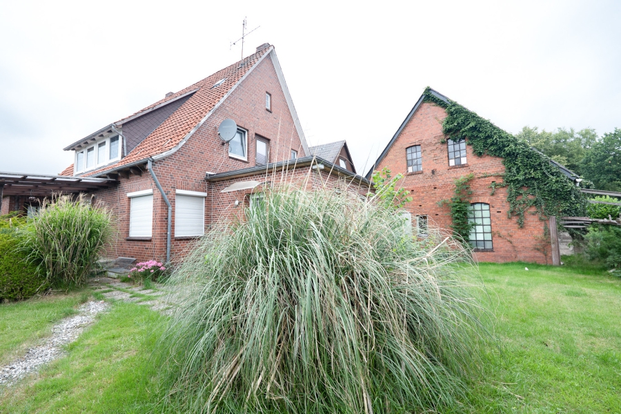 Garten hinten - Investieren mit Weitblick – 6 vermietete Wohneinheiten auf gepflegtem Eckgrundstück in Alfstedt