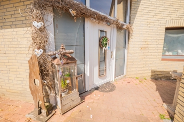 Eingangstür im Bungalow - Kreatives Renovierungsprojekt – Handwerkliches Talent gesucht!