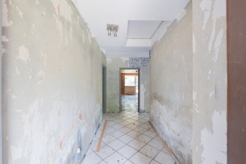 Eingangsbereich Wohneinheit 3 - Kreatives Renovierungsprojekt – Handwerkliches Talent gesucht!