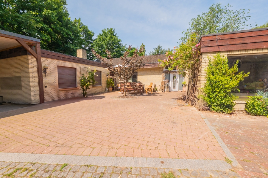 Terrasse am Bungalow - Kreatives Renovierungsprojekt – Handwerkliches Talent gesucht!