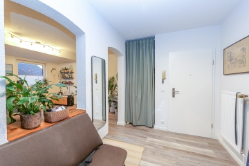 Flur - Wohlfühl-Zuhause für Paare oder kleine Familien – 75 m² Wohnkomfort inklusive Stellplatz