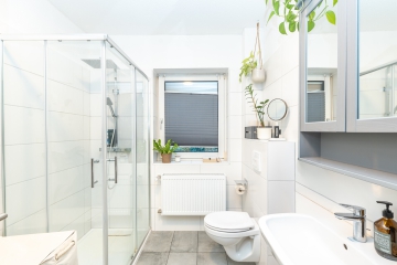 Badezimmer - Wohlfühl-Zuhause für Paare oder kleine Familien – 75 m² Wohnkomfort inklusive Stellplatz