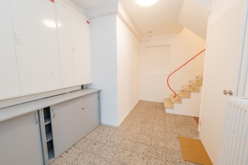 Hausflur EG - Attraktiver Gebäudekomplex mit sieben Wohnungen und zusätzlichem Einfamilienhaus auf großzügigem Grundstück