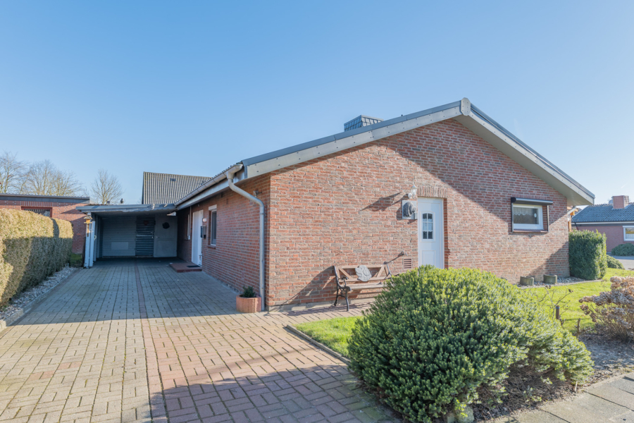 Gemütlicher Bungalow aus 1978 – Ihr perfektes Zuhause in ruhiger Lage - Außenansicht