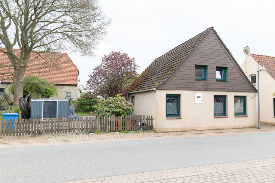 Einfamilienhaus mit Charme und Platz für Ideen – ideal für Paare oder kleine Familien! - Straßenansicht