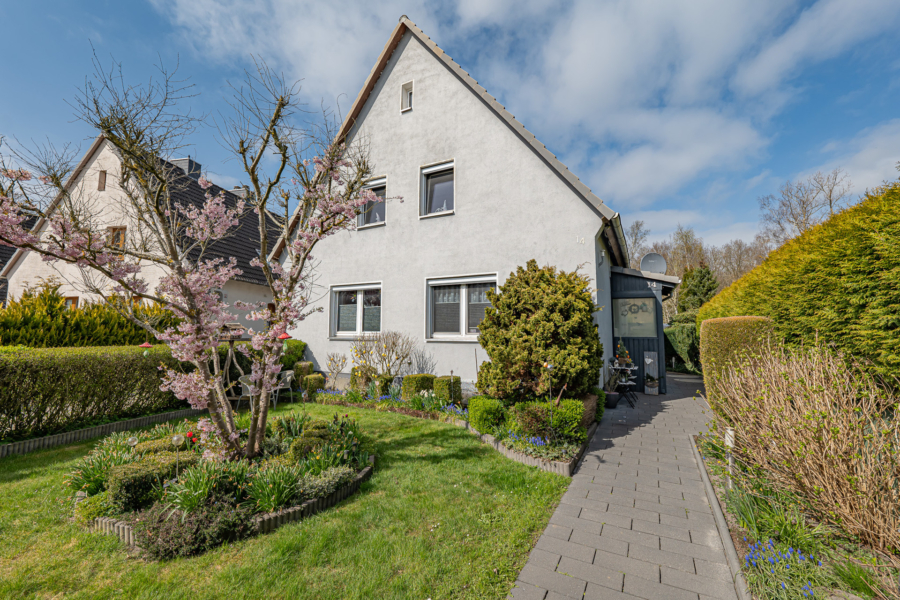 Tolles Ein- oder Zweifamilienhaus mit vielen Extras und massig Platz! Sowie gepachtetem Waldanteil. - Außenansicht
