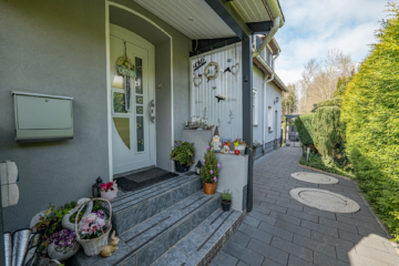 Tolles Ein- oder Zweifamilienhaus mit vielen Extras und massig Platz! Sowie gepachtetem Waldanteil. - Eingangsbereich