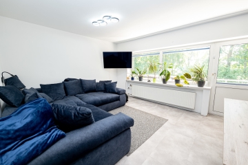 Gemütliches Wohnen unterm Dach – Stilvolle 3-Zimmer-Wohnung mit Charme - Wohnzimmer