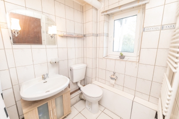 Badezimmer - Mieten, einziehen, wohlfühlen – Reihenhaus im Grünen