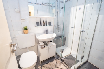 Einziehen oder investieren – gepflegte Erdgeschosswohnung mit zwei Balkonen und Zukunftspotenzial - Badezimmer