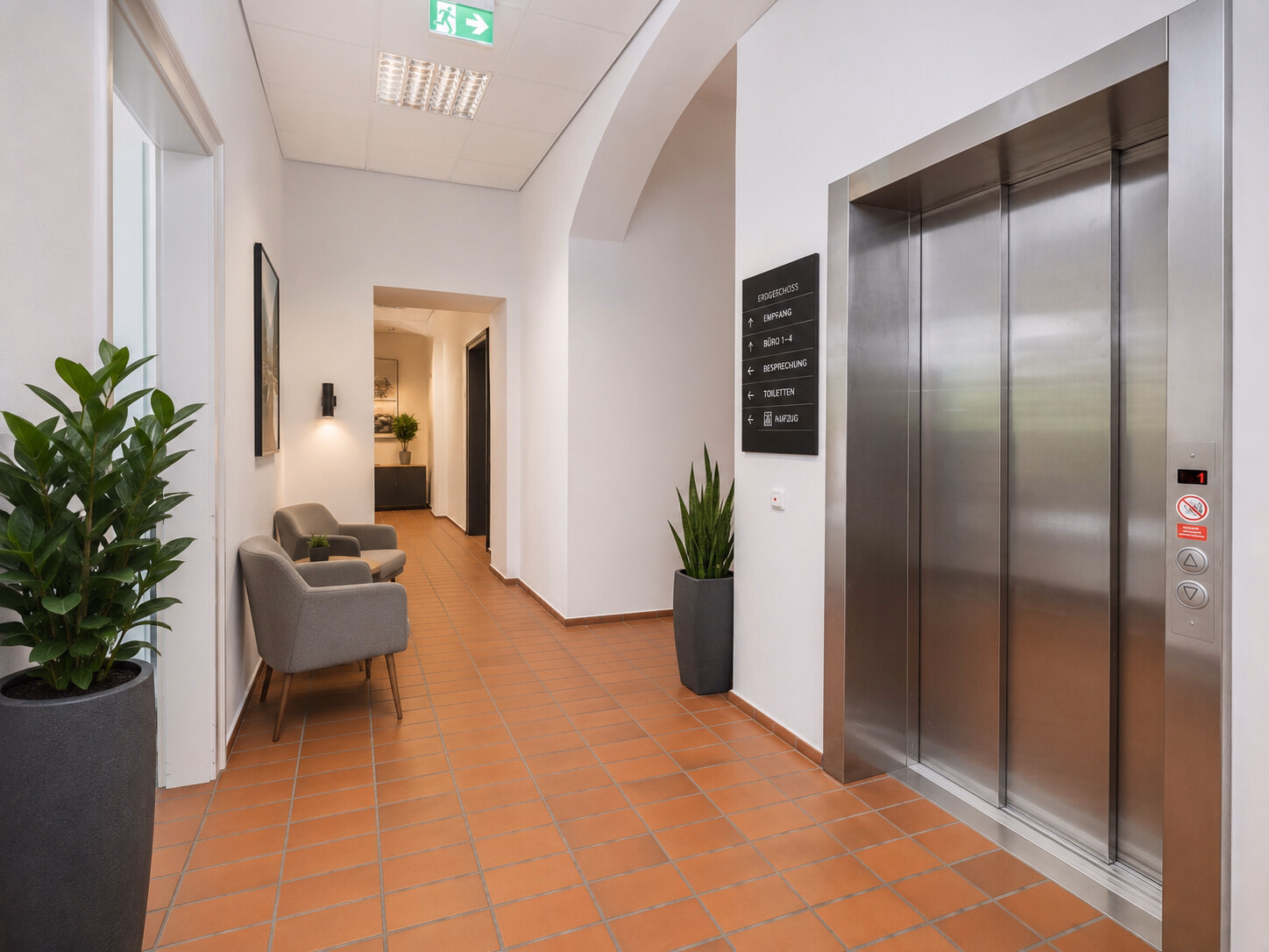EG Altbau Flur