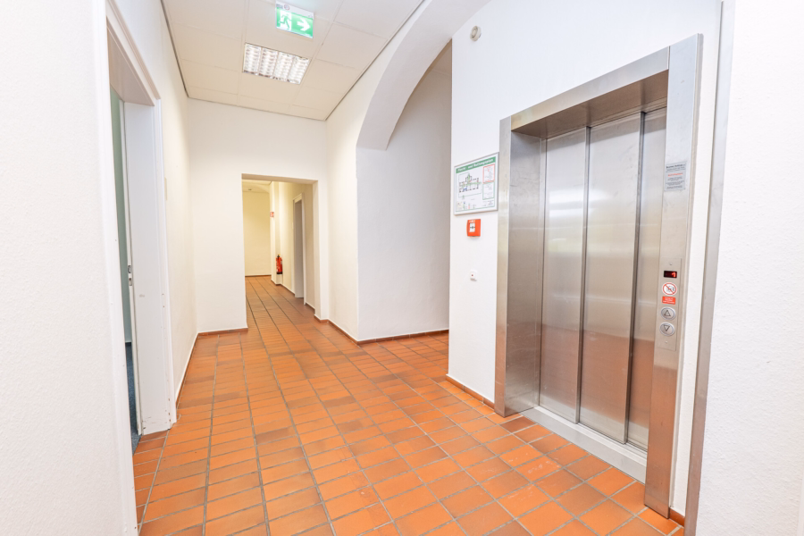 EG Altbau Flur