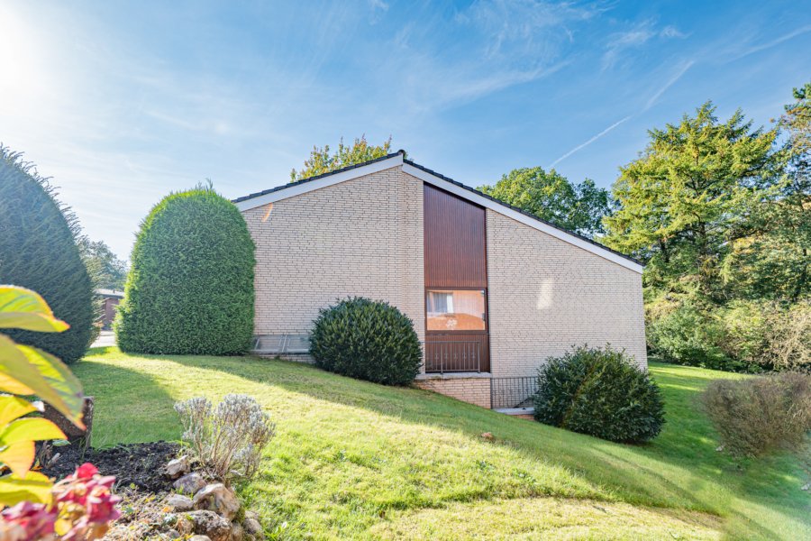 Exklusives Architektenhaus in idyllischer Hanglage – Ihr Rückzugsort nahe der Barger Heide! - Seitenansicht