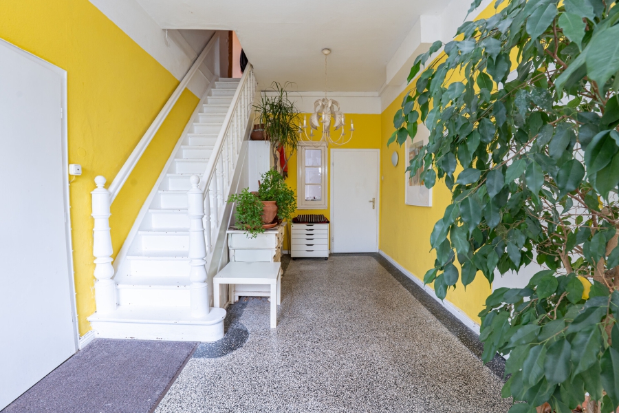 Flur EG - Viel Platz und Möglichkeiten: Charmantes Ein- oder Zweifamilienhaus mit großer Scheune in Kutenholz