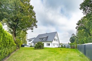 Vorderes Grundstück - Exklusive Erdgeschosswohnung mit Garten, überdachter Terrasse und mehr!