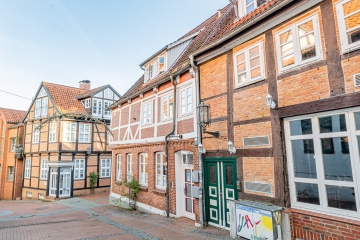 Stadtflair trifft Wohngefühl – Ihr neues Zuhause im Herzen von Stade!, 21682 Stade, Dachgeschosswohnung