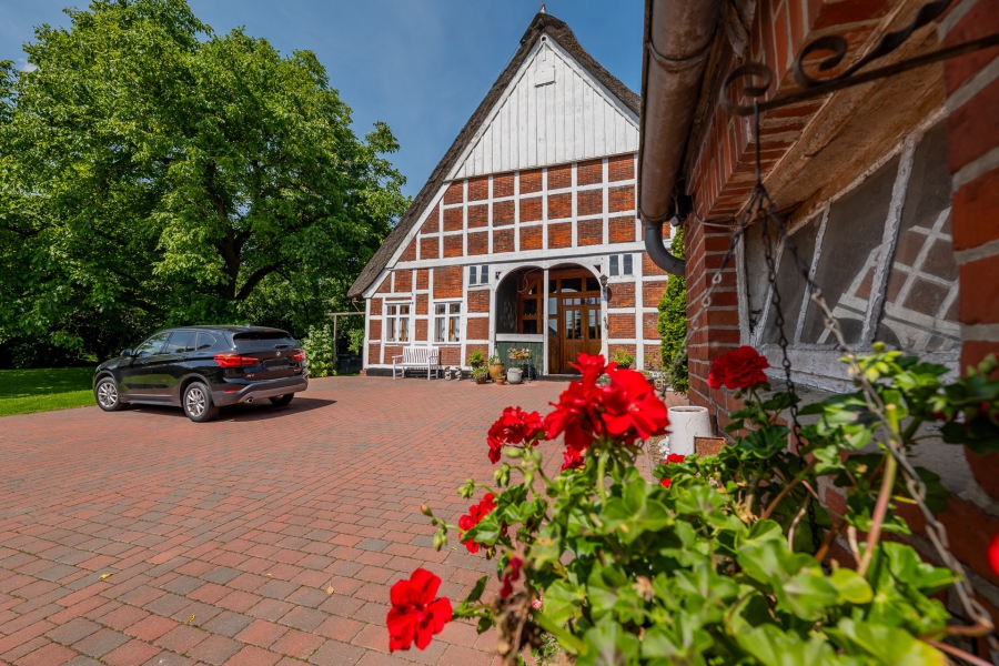 Außenansicht - Historisches Bauernhaus mit idyllischem Garten! Plus Ausbaureserve und ggf. Bauplatz.